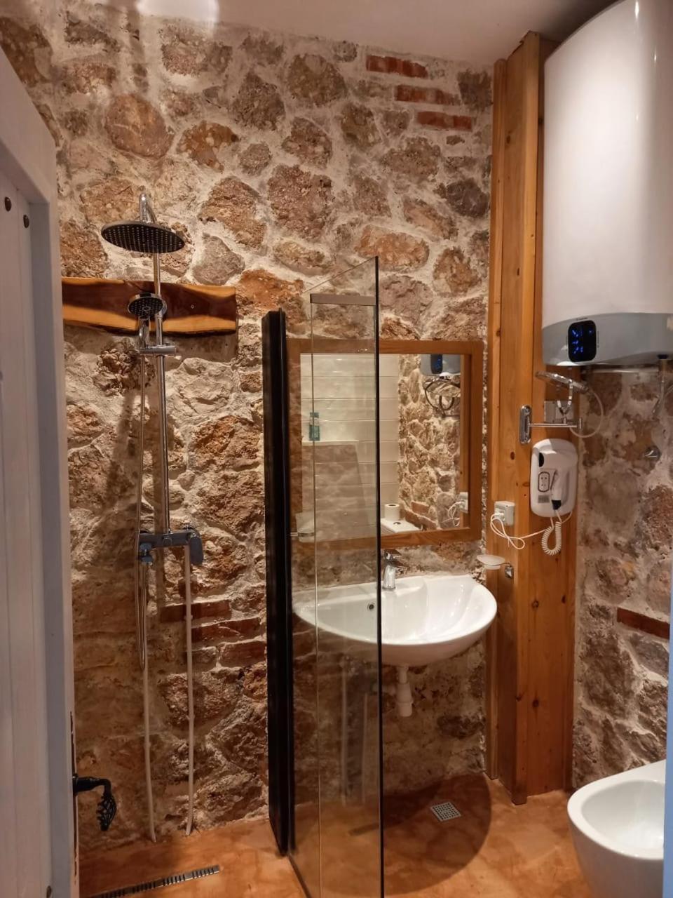 Rahoni Park & Suites Dhërmi Værelse billede